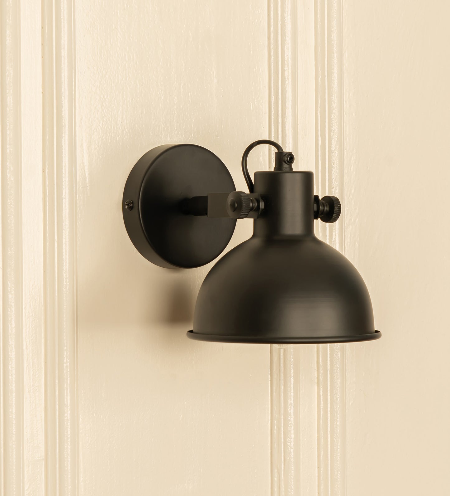 Adjustable Focus Reading Wall Light Black