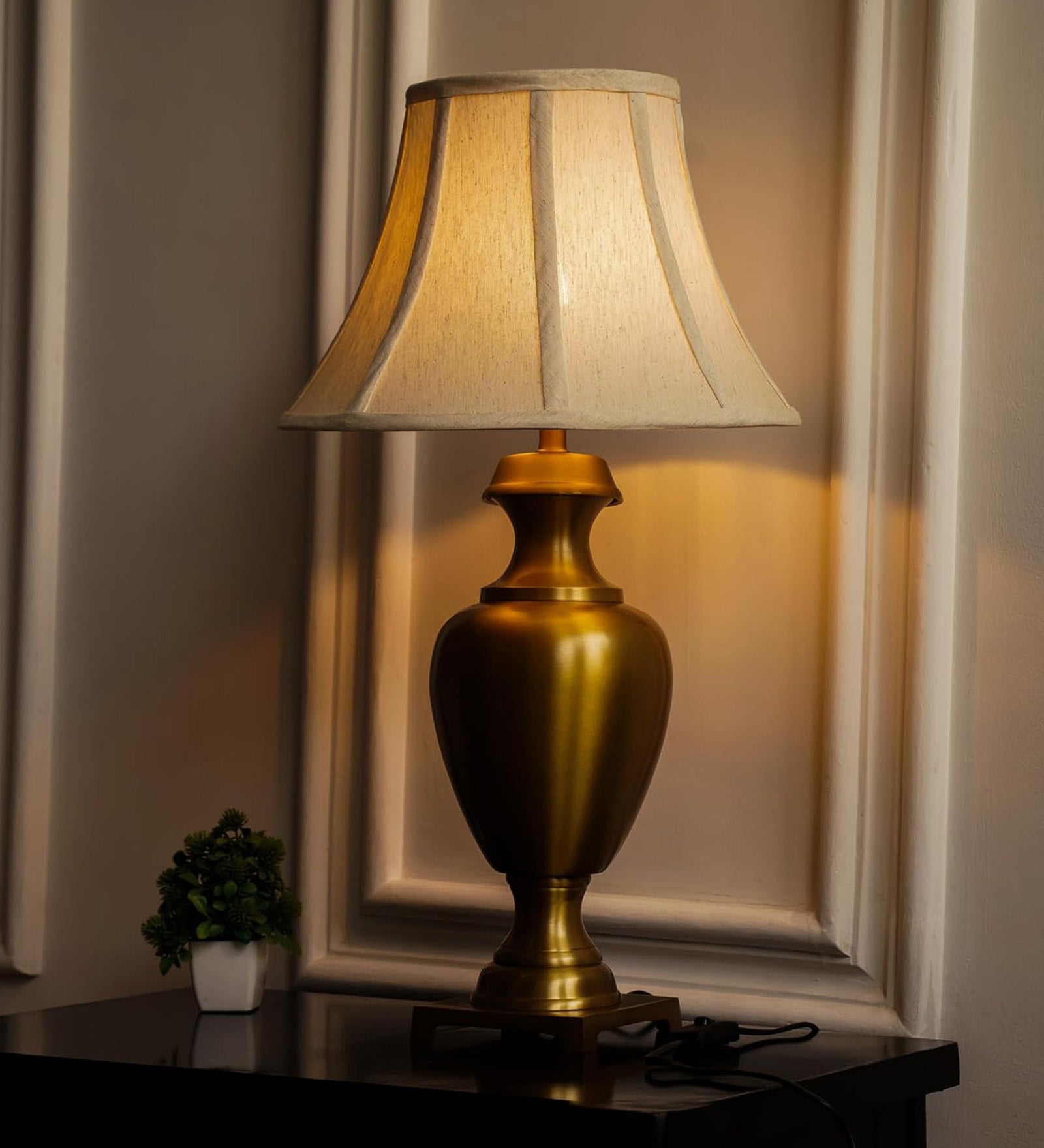 Royal Brass Antique Gold Finish Trophy Table Lamp 27 Inches Height With Off White Bell 14 Inches Diameter Lampshade