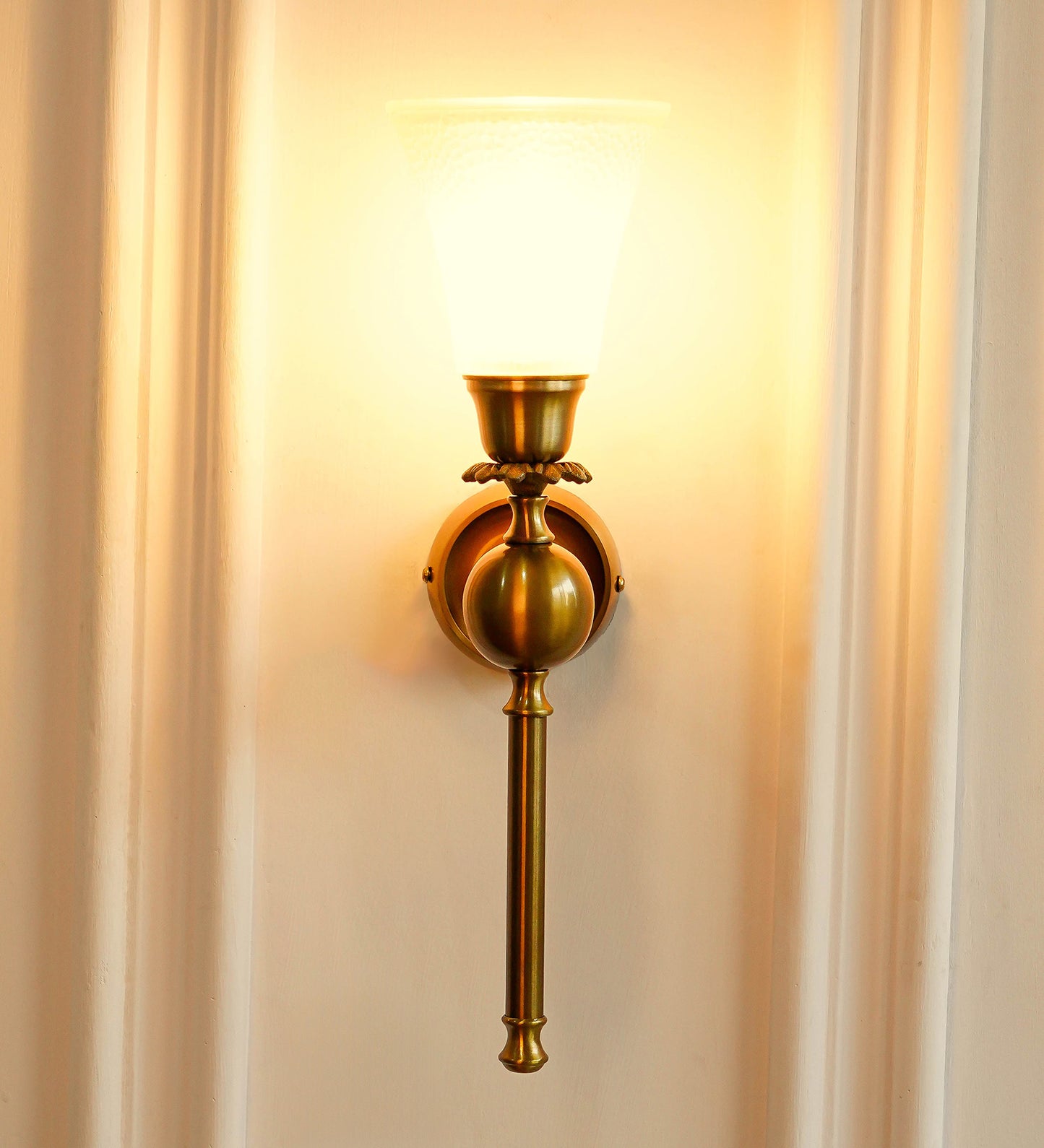 Ball Wall Lamp with Frosted Hammered Glass