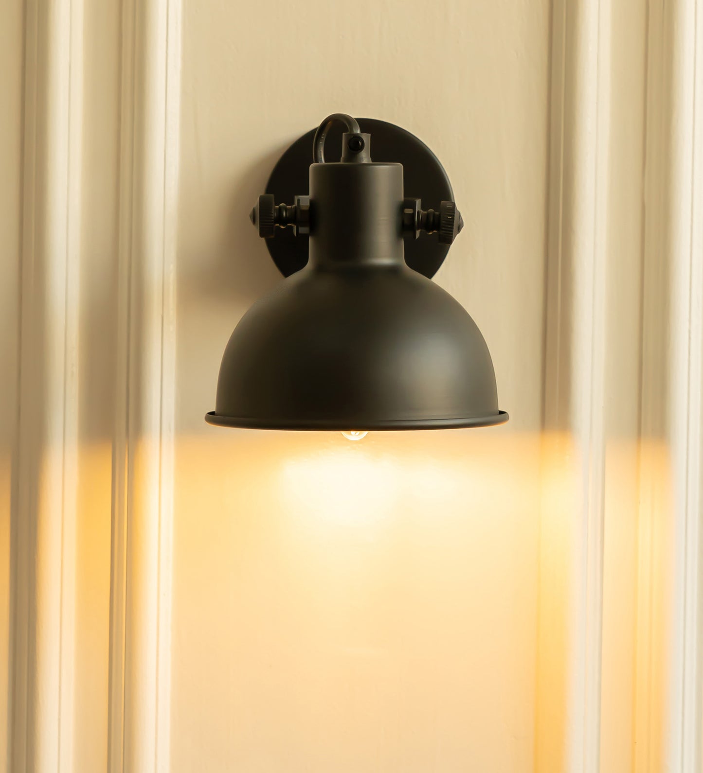 Adjustable Focus Reading Wall Light Black