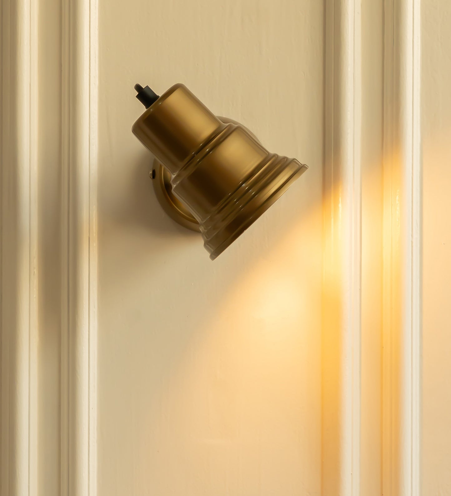 Adjustable Focus Reading Wall Light Antique Brass