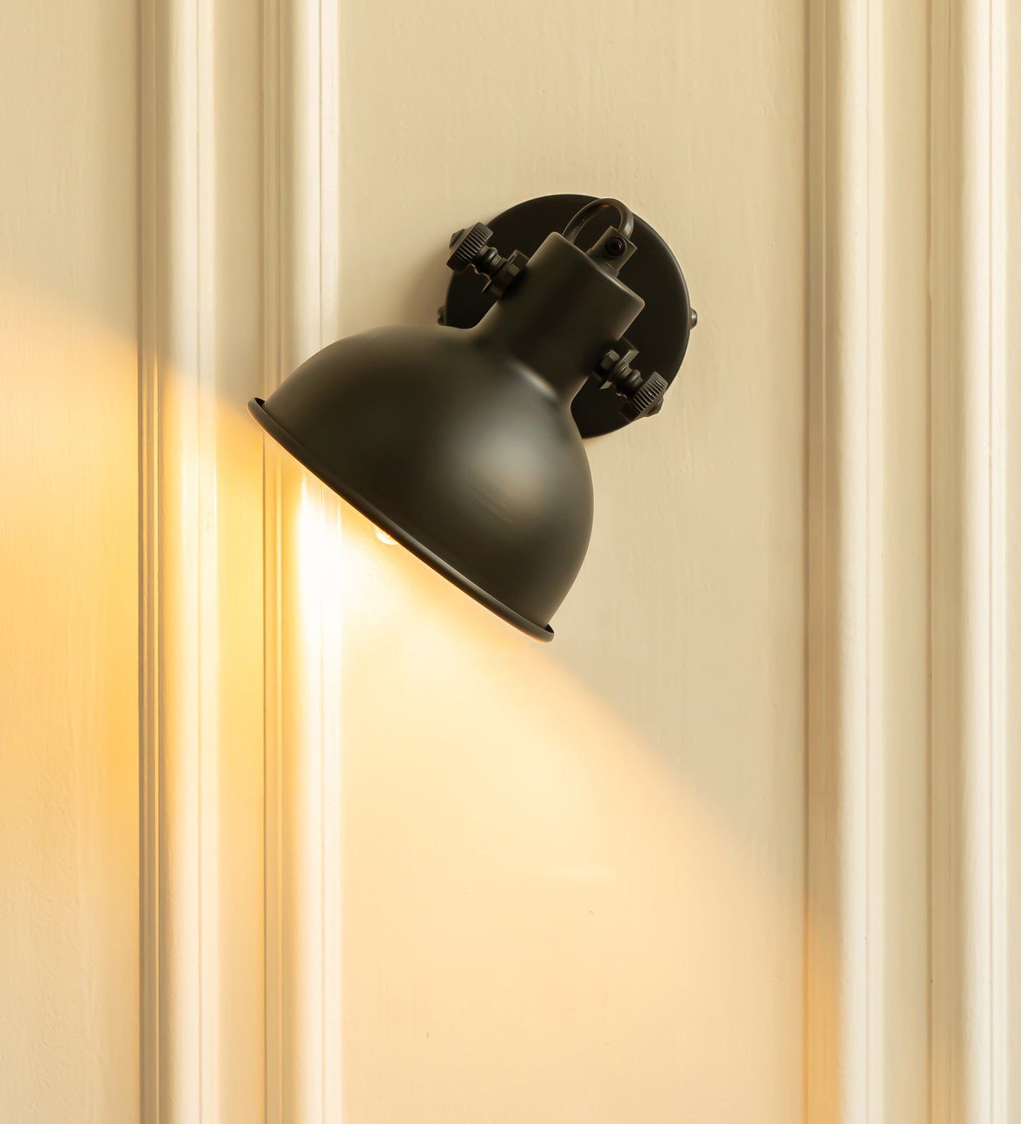 Adjustable Focus Reading Wall Light Black