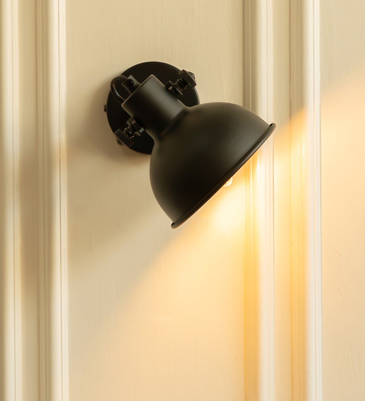 Adjustable Focus Reading Wall Light Black