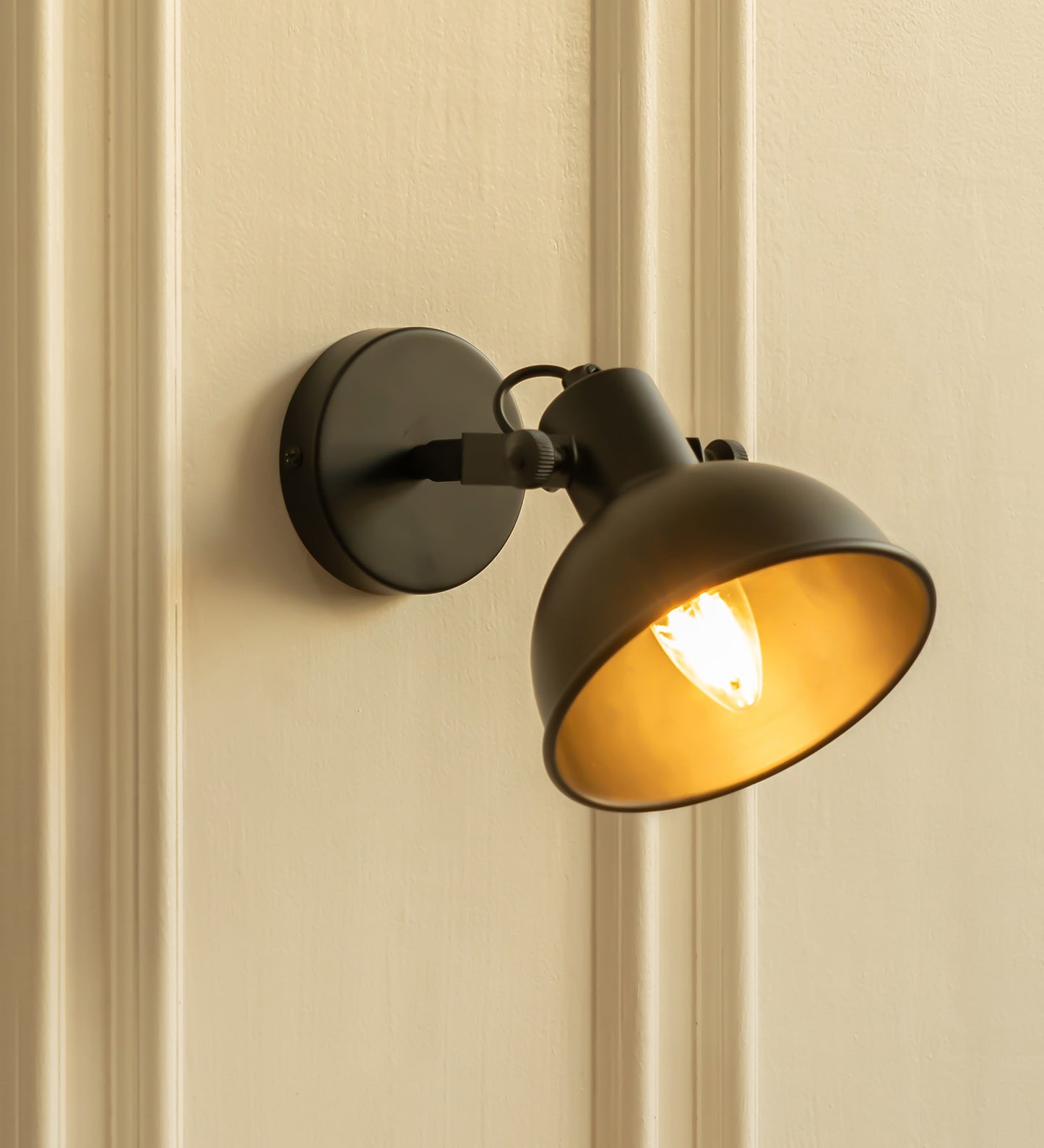 Adjustable Focus Reading Wall Light Black