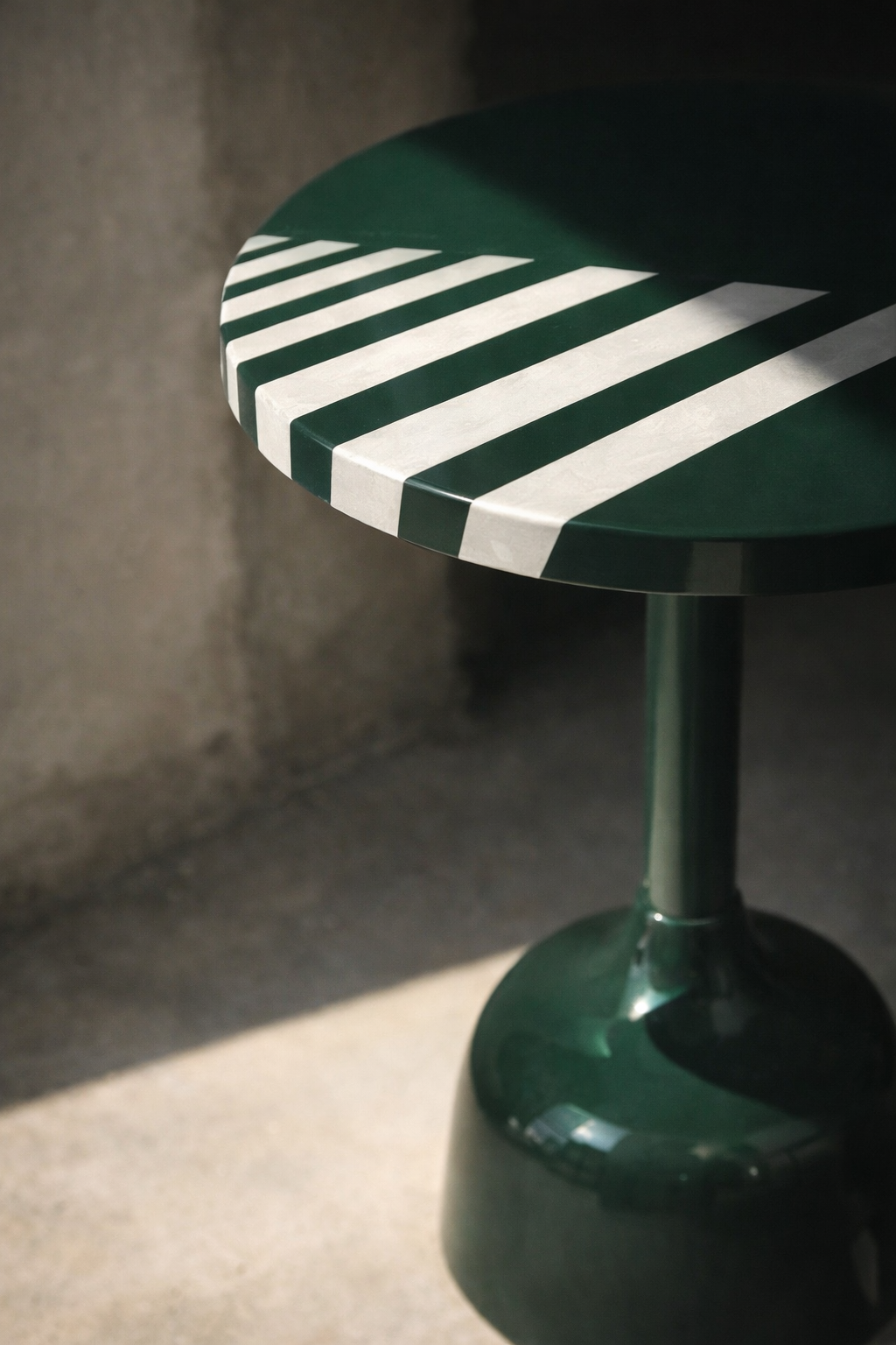 Verde Axis Modern Iron Pedestal Accent Table – Round Sculptural Side Table