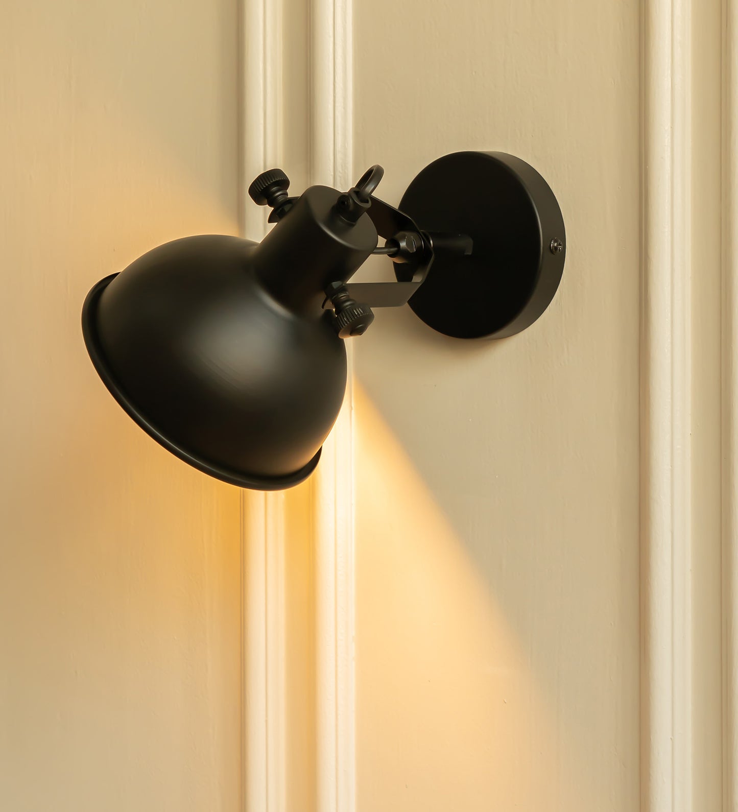 Adjustable Focus Reading Wall Light Black