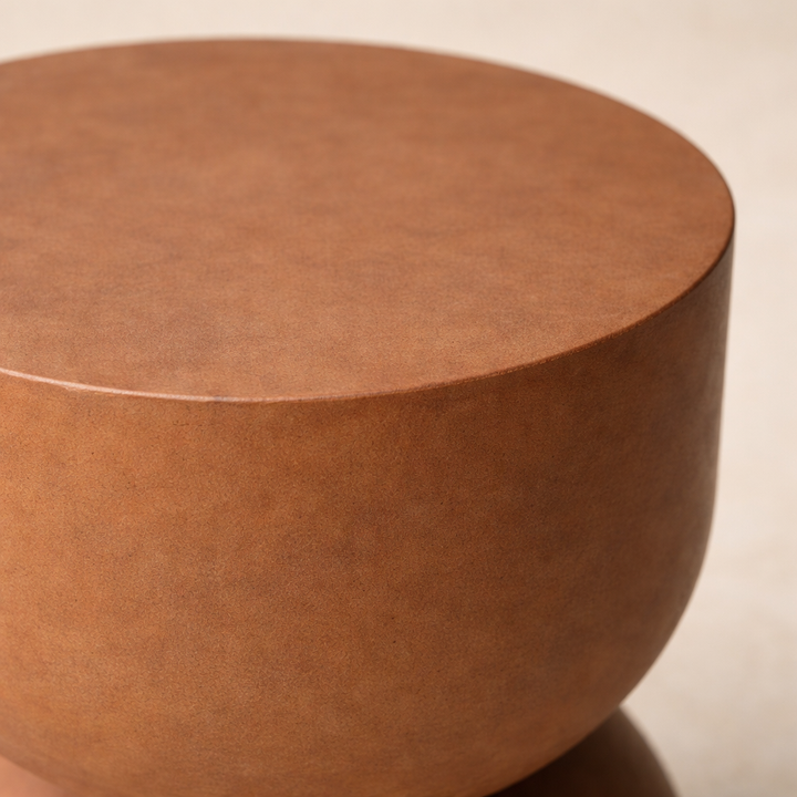 Arco Terra Iron Pedestal Side Table – Modern Clay Accent Table